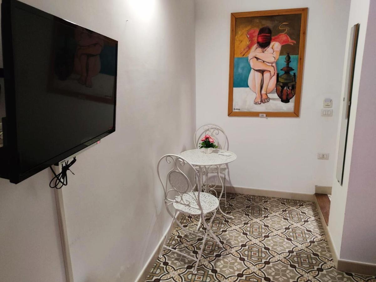 Hera Crotone Buitenkant foto